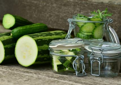 Courgettes crues et en bocal